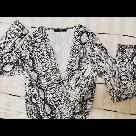 Snakeskin Bodysuit Longsleeve - Picture 2 of 4